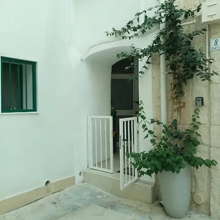 Four Season - Spring - Primavera - Largo Sant'angelo Numero 7 Apartment Monopoli